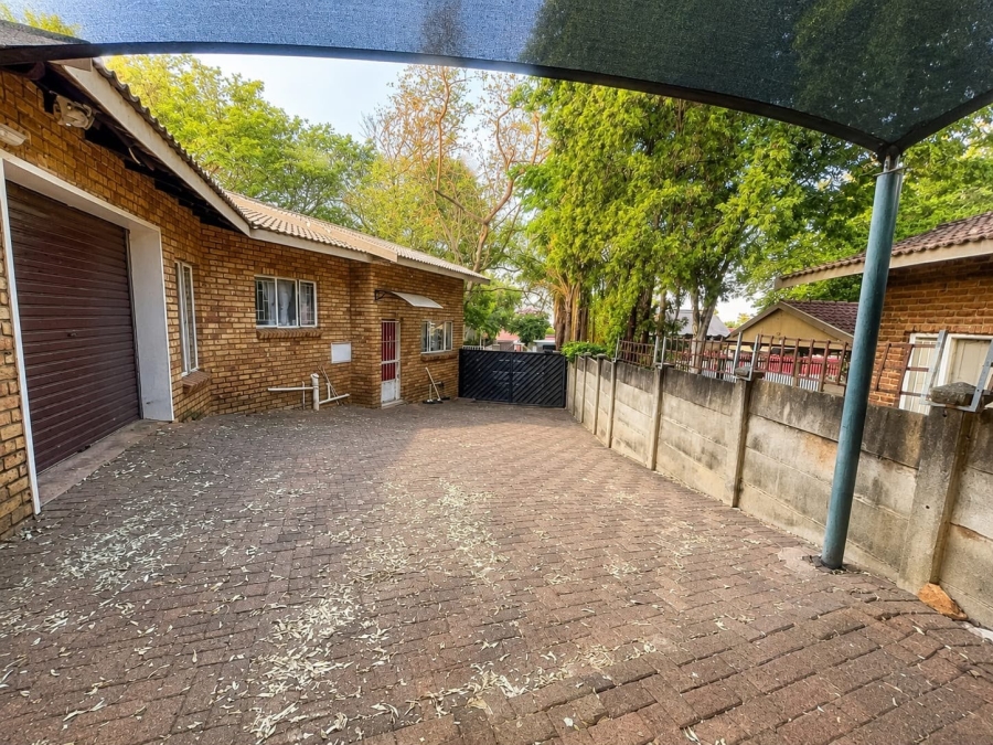 3 Bedroom Property for Sale in Geelhoutpark North West